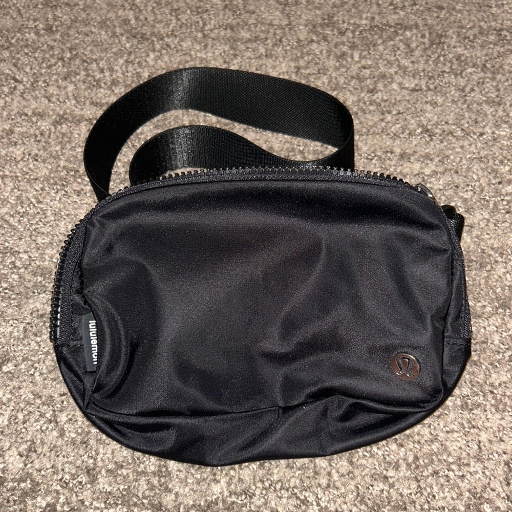 Everywhere lululemon belt bag